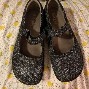 Blue, silver and white reflective Alegria